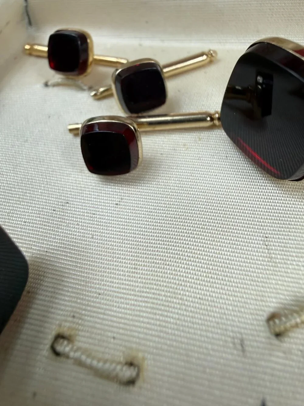 Vintage Hickok Red Glass & Gold Tone Cuff Link Box Set